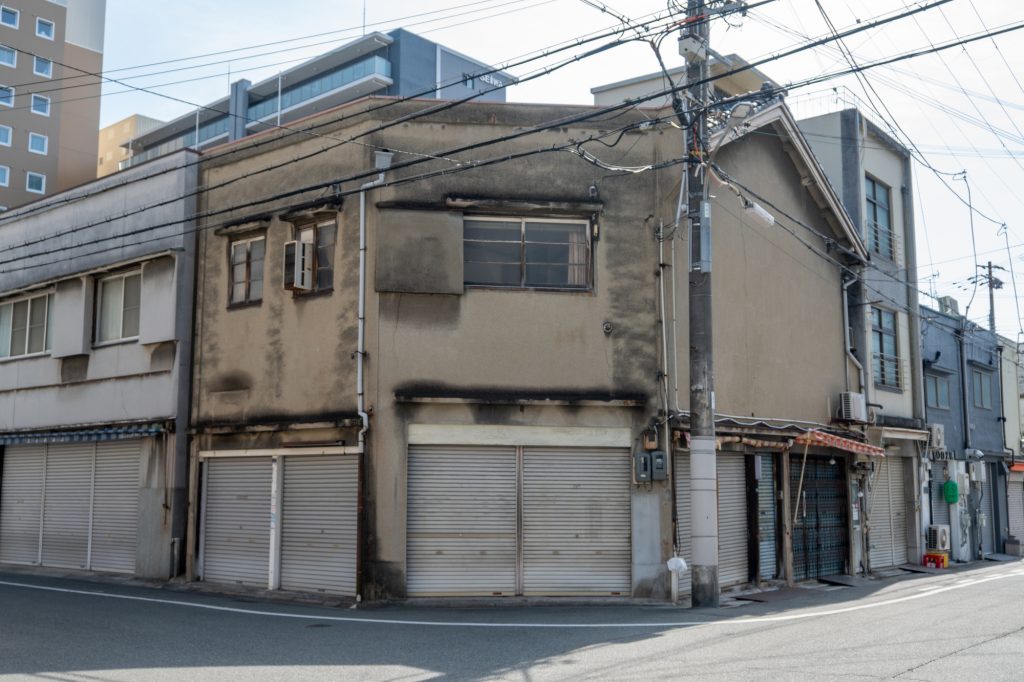 老朽化が目立つ空き家