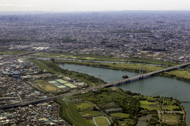 空からの川の光景