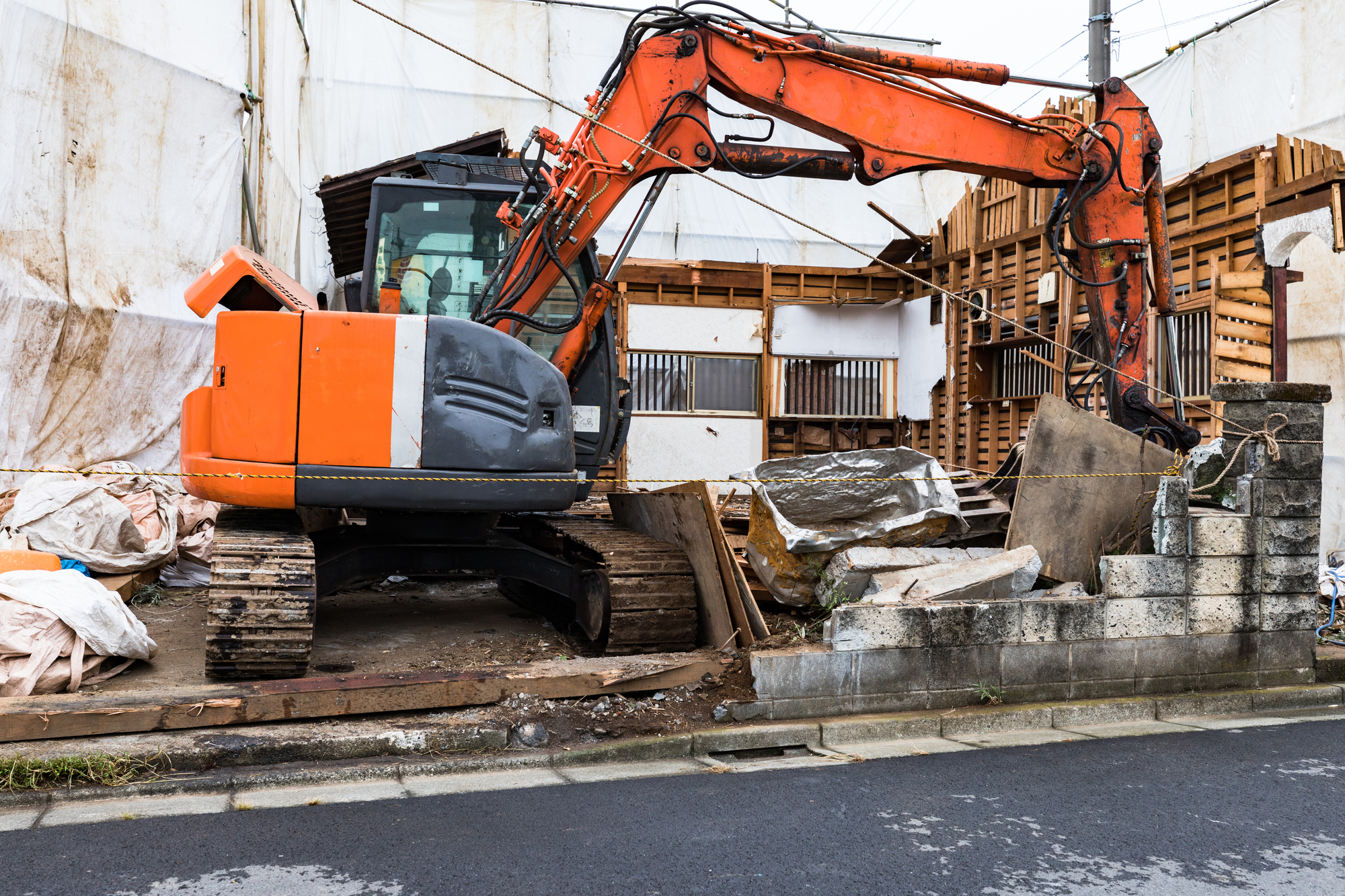 空き家の行政代執行とは？リスクや回避方法を解説