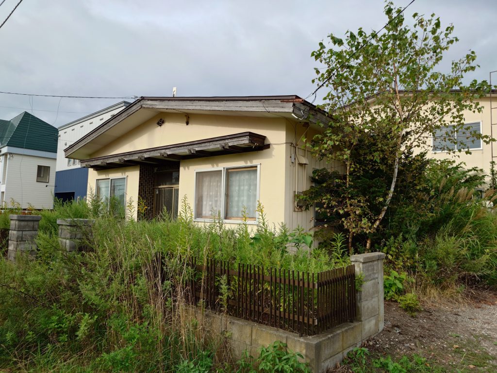 田舎の空き家外観