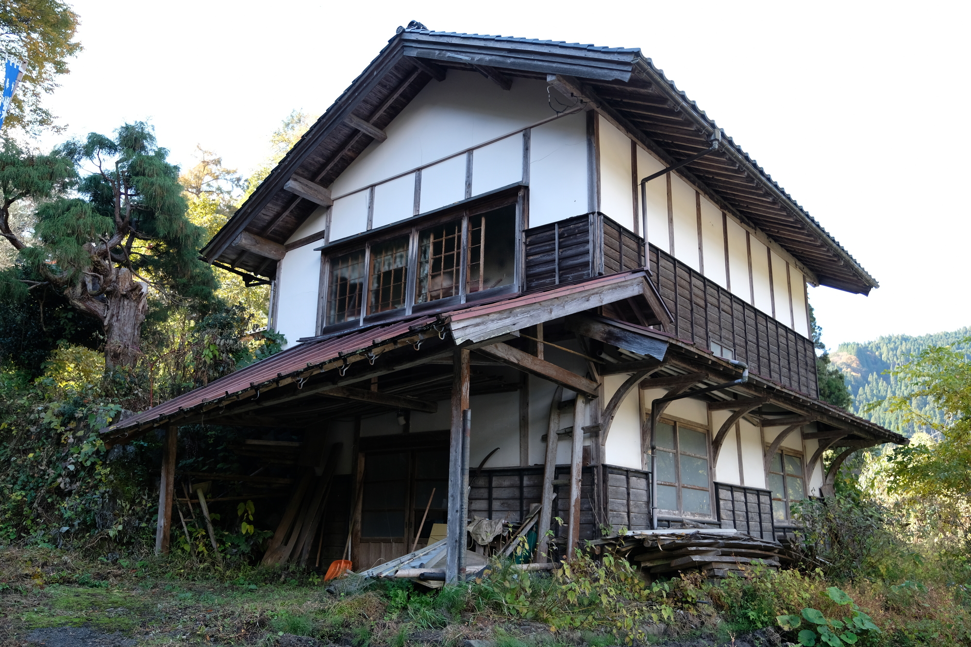 【空き家売却】方法・流れ・費用を解説｜特定空家や相続の注意点も