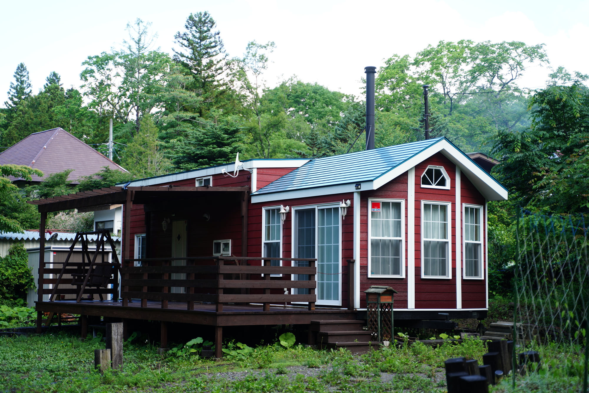 別荘の固定資産税を抑えるには？減税制度やリスクの回避方法など