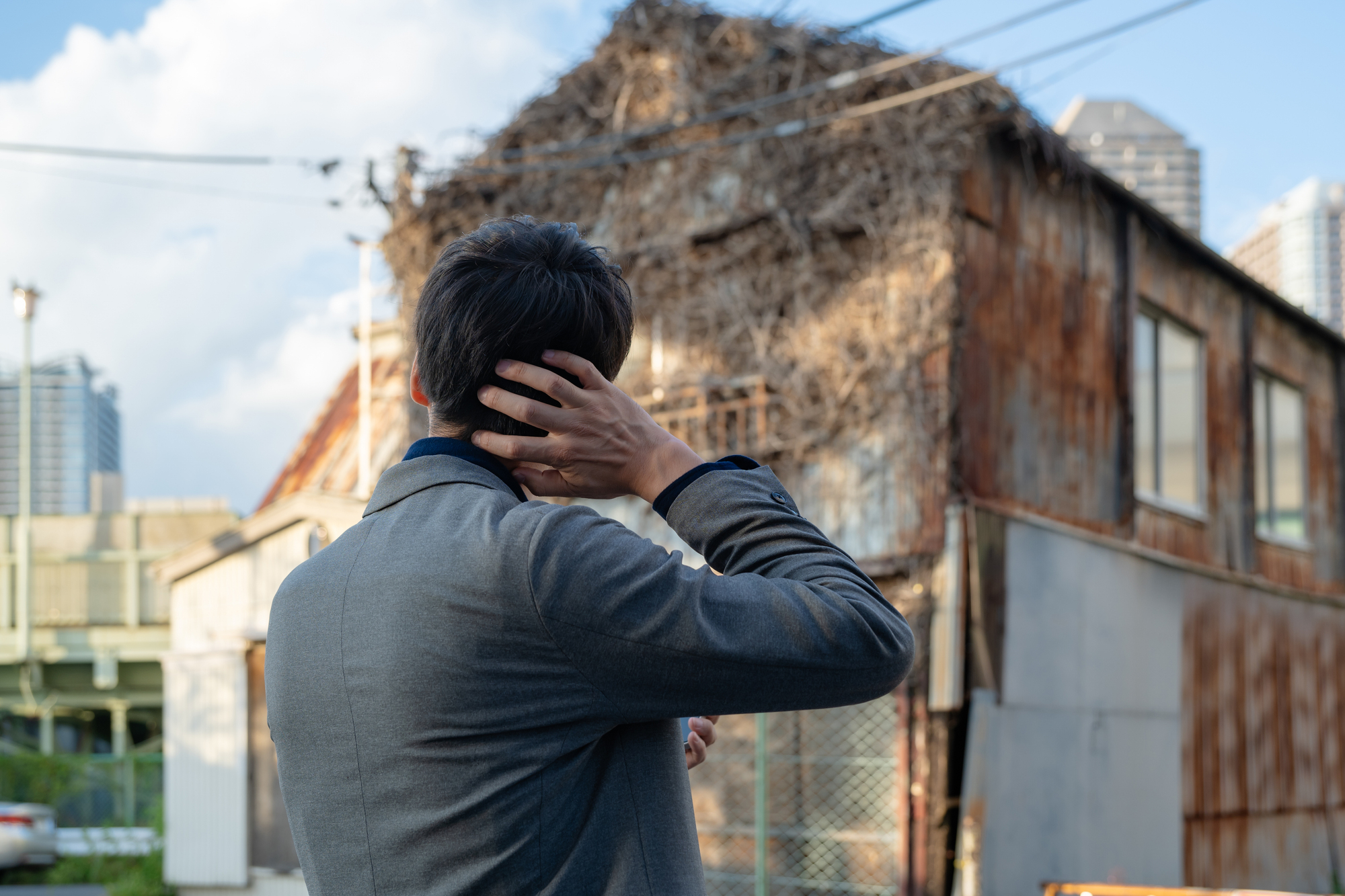 空き家問題の解決策とは？放置リスクと売却・活用の判断基準、補助金制度を解説