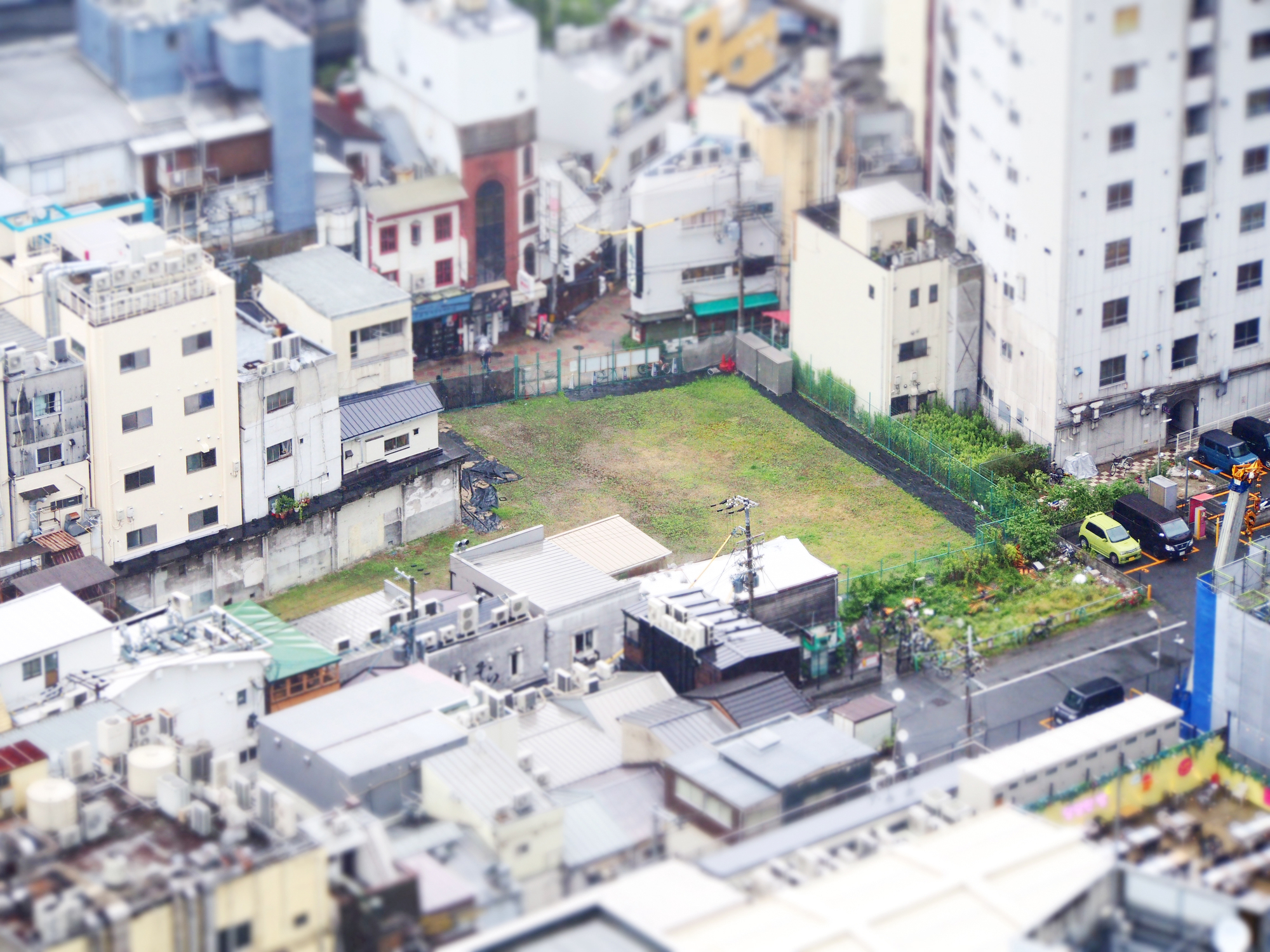 更地の固定資産税はいくら?建物がある土地との違い・計算方法・負担対策