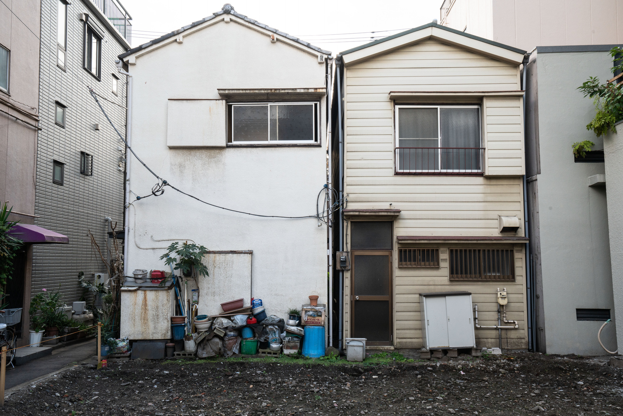 ２軒連なった２階建一軒家、建て替え不可物件