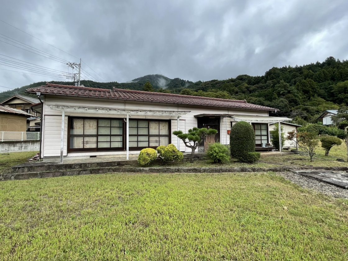 山梨県大月市七保町葛野